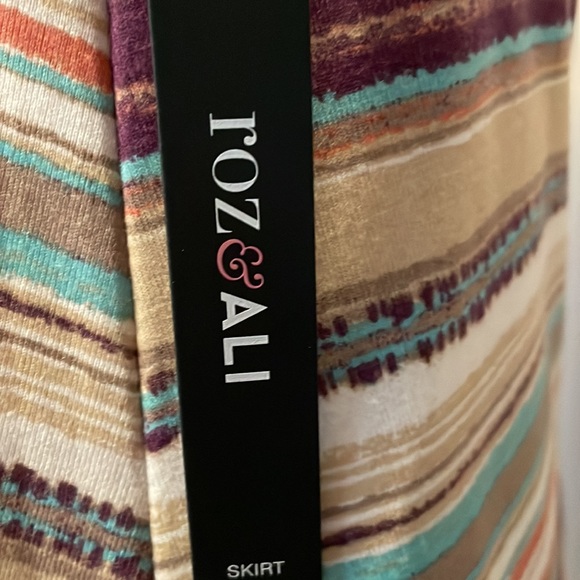 Maxi A-line skirt. Roz&Ali. NWT. 1X. Multi colored. - Picture 3 of 5